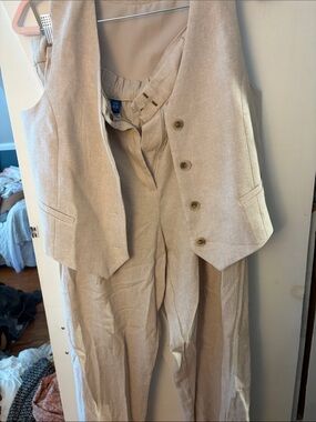 Old Navy Beige Linen-Blend Vest and Trousers